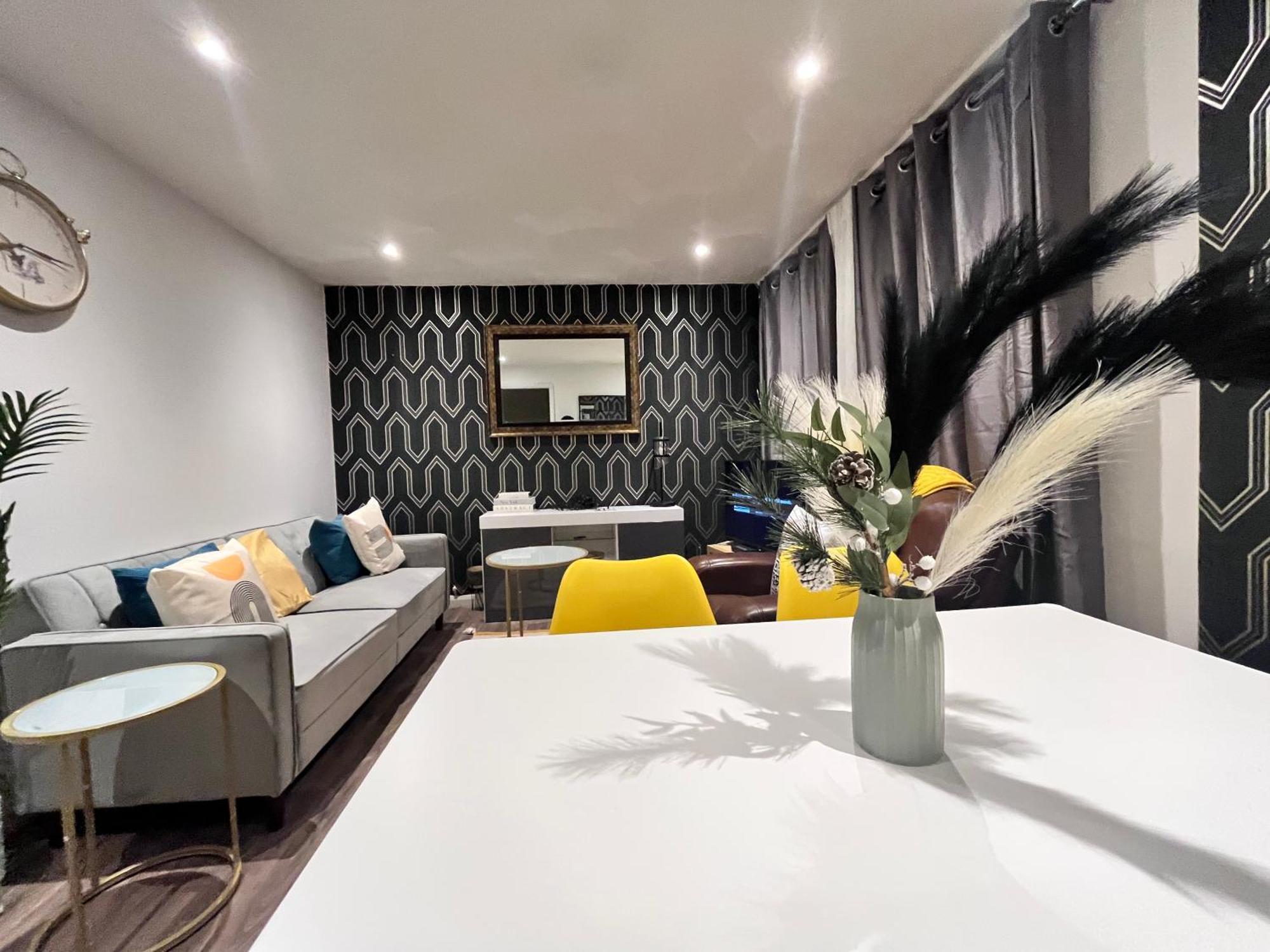Centre 4bedroom House With Free Parking Vakantiehuis *