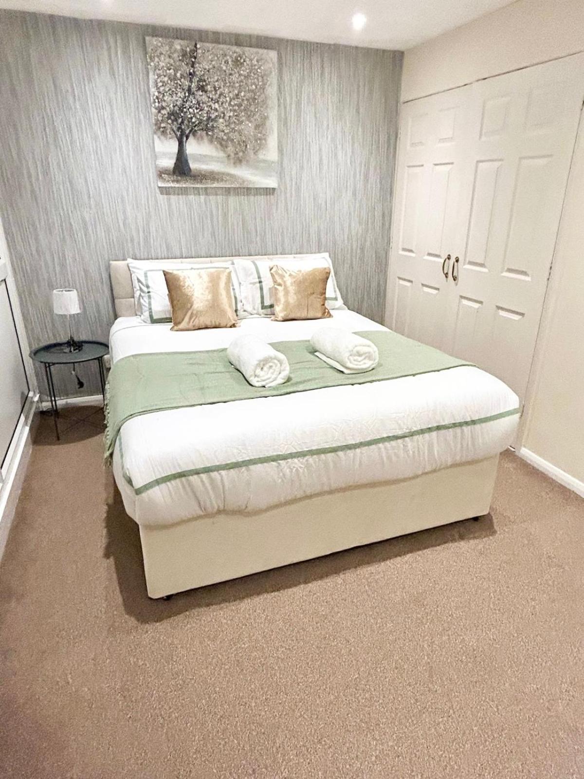 Centre 4bedroom House With Free Parking